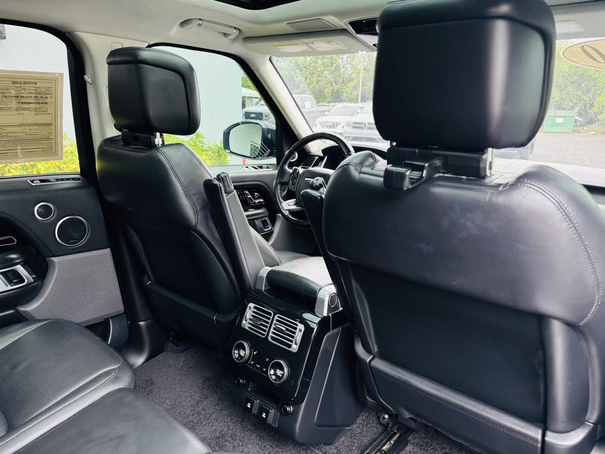 2020 Land Rover Range Rover HSE photo 19