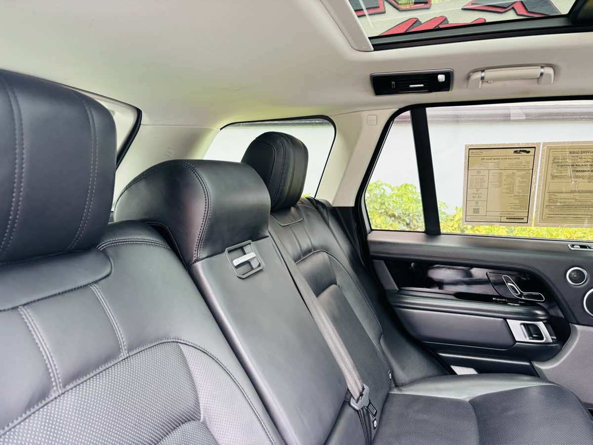 2020 Land Rover Range Rover HSE photo 20