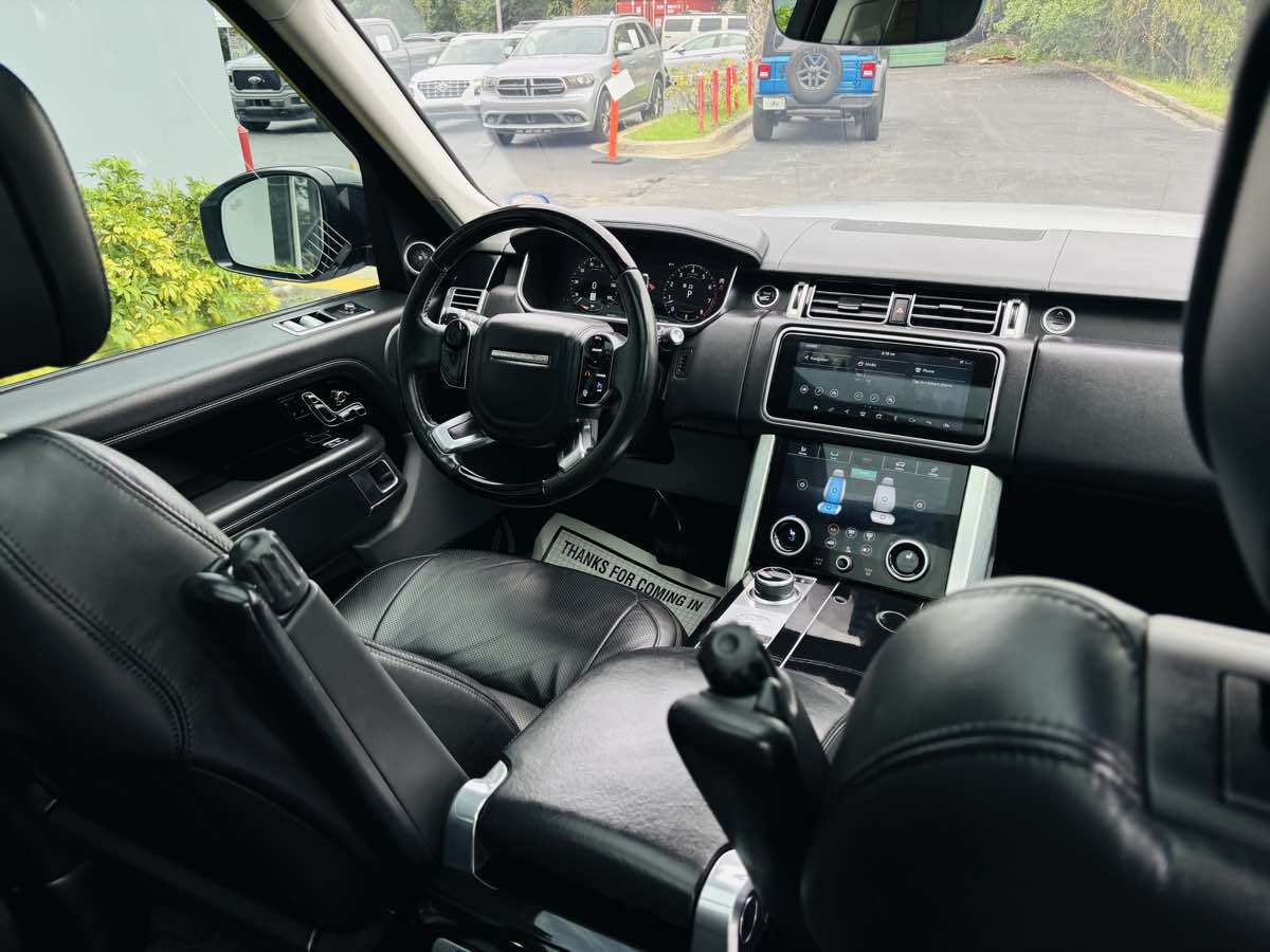 2020 Land Rover Range Rover HSE photo 21
