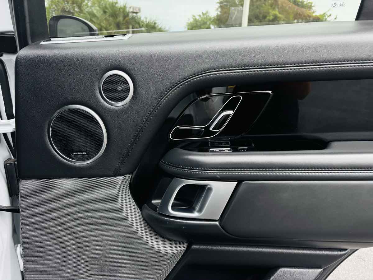 2020 Land Rover Range Rover HSE photo 23