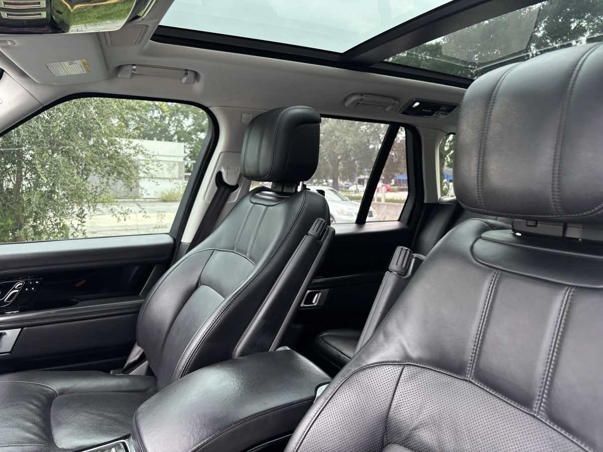 2020 Land Rover Range Rover HSE photo 27