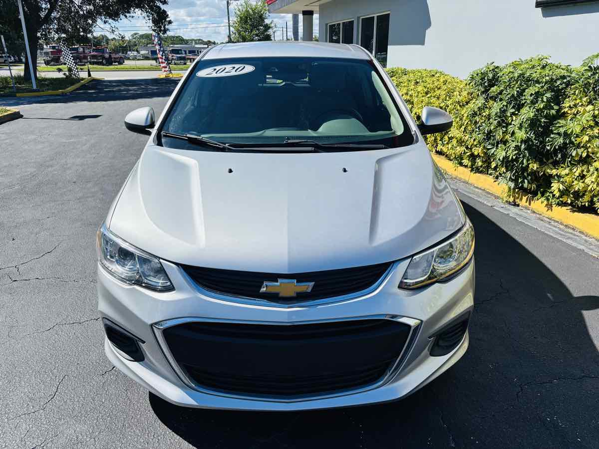 2020 Chevrolet Sonic LT photo 2