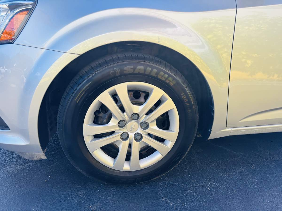 2020 Chevrolet Sonic LT photo 4