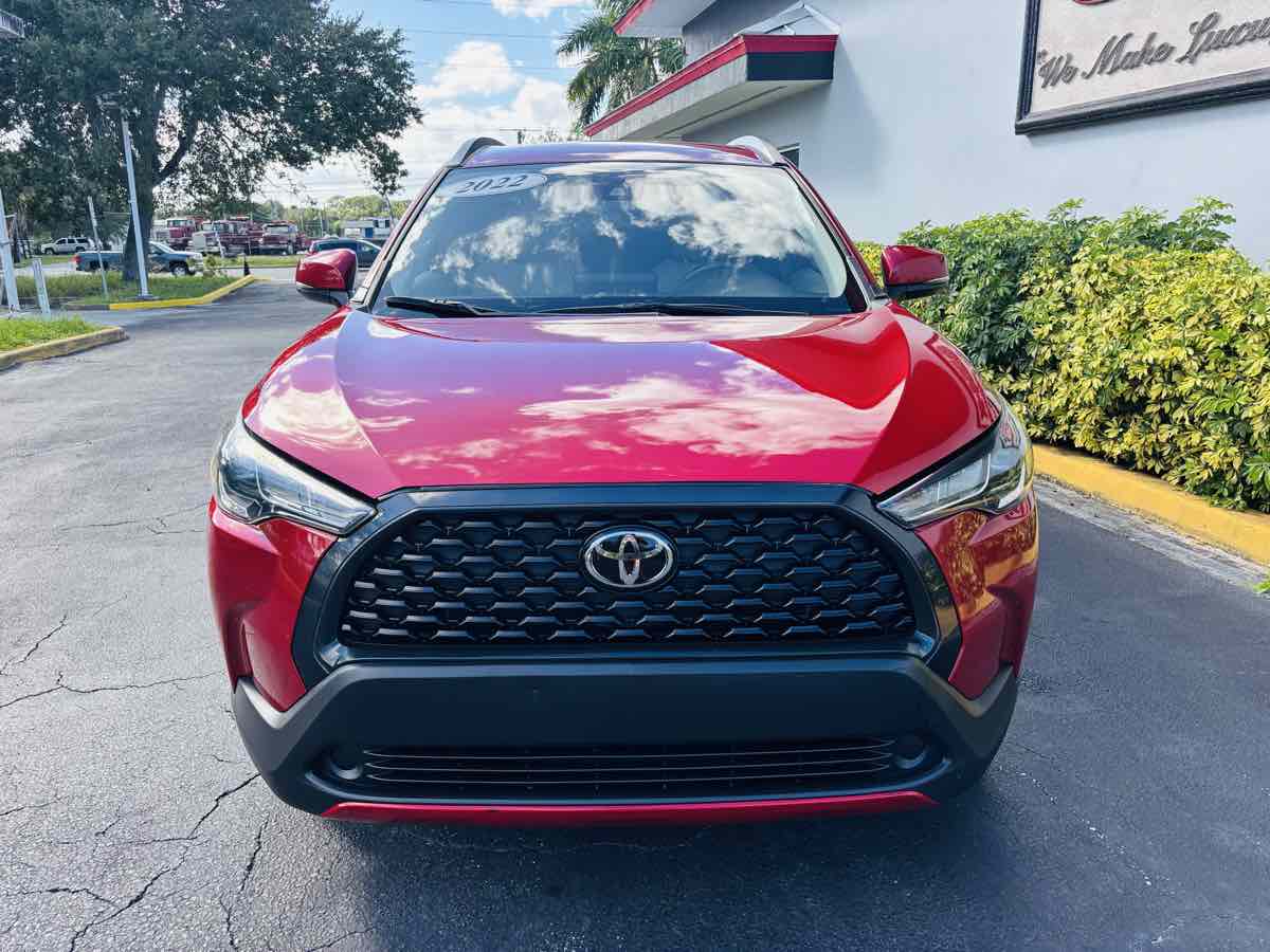 2022 Toyota Corolla Cross LE photo 3