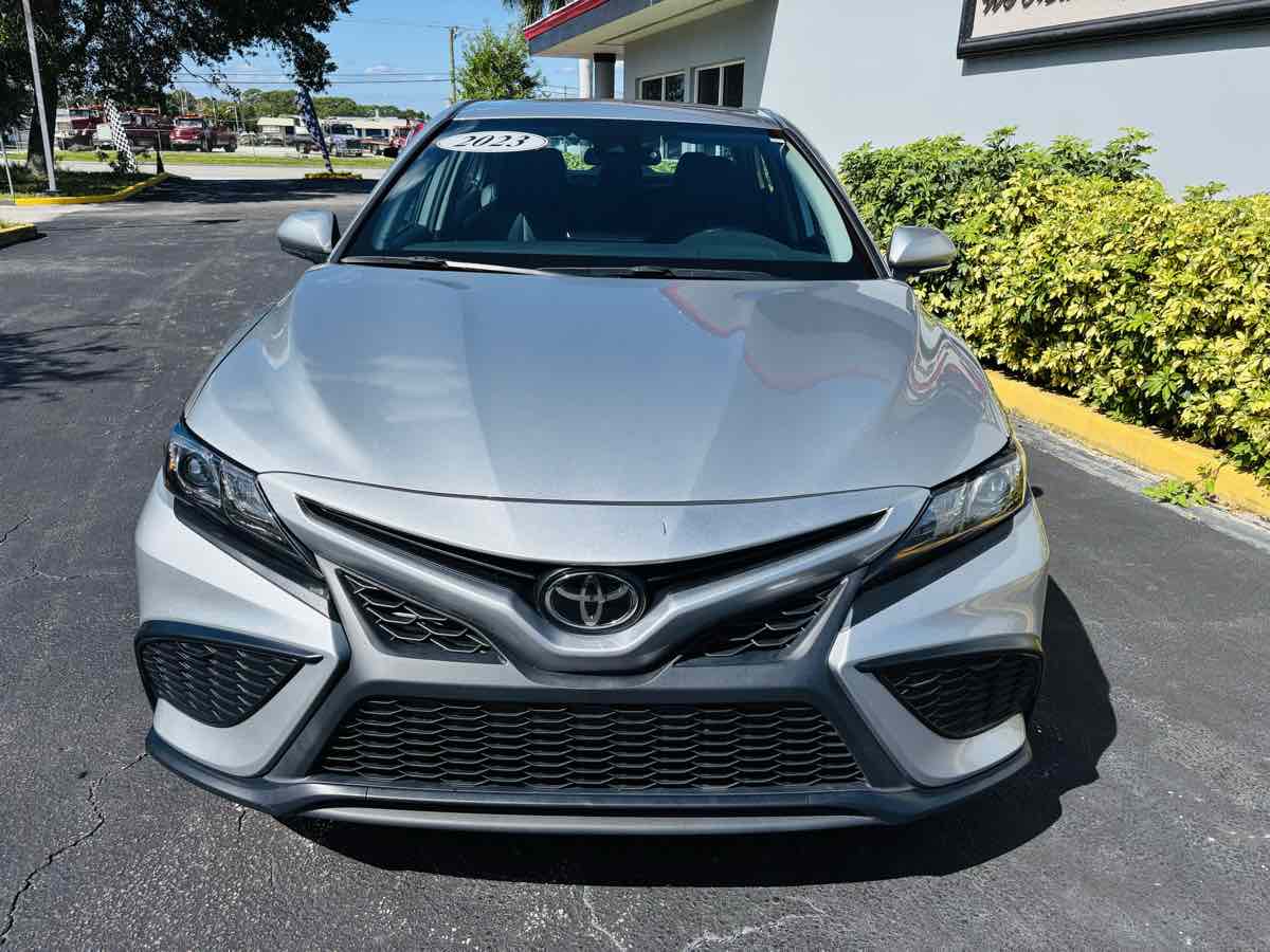 2023 Toyota Camry SE photo 3
