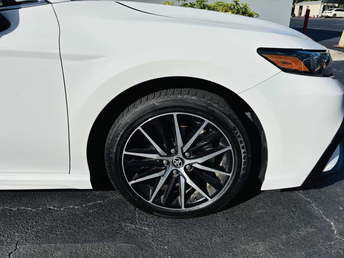 2023 Toyota Camry SE photo 3