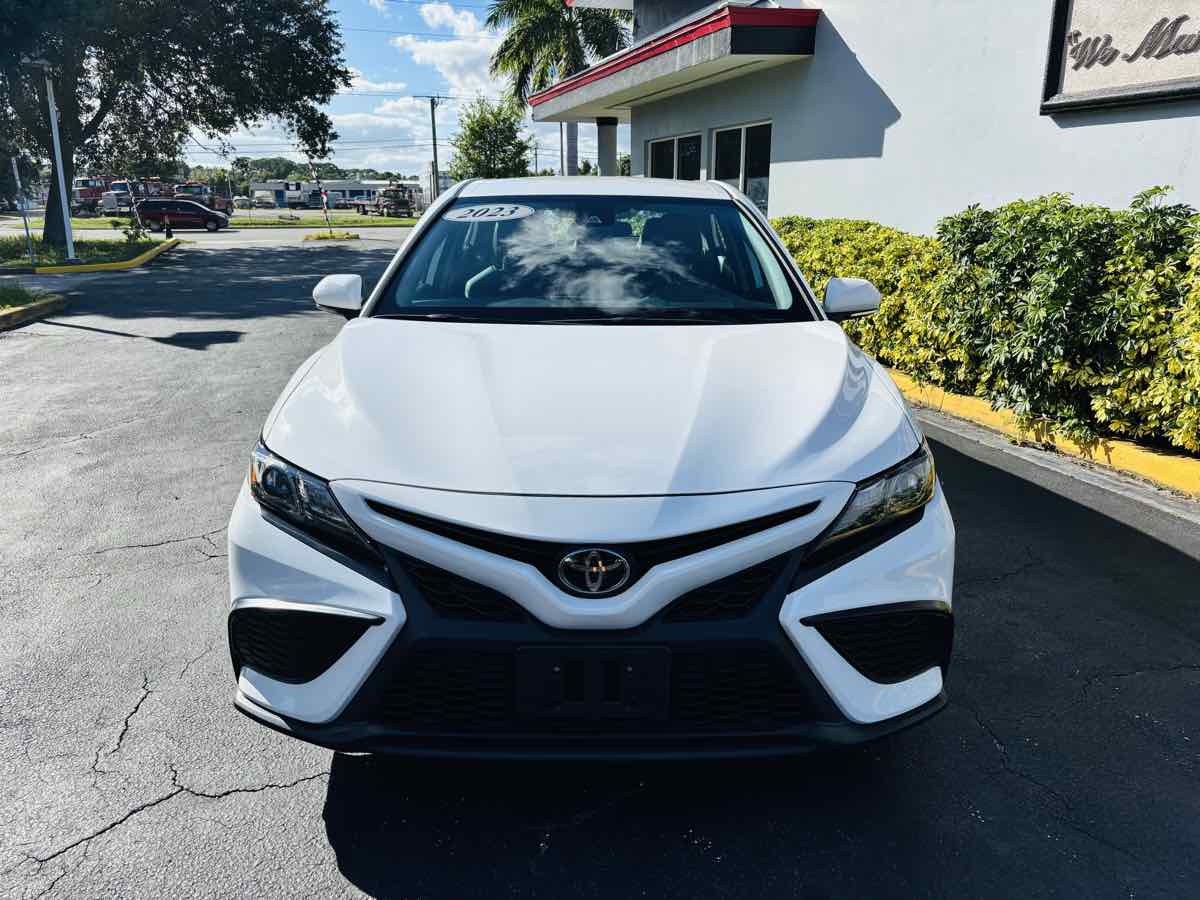 2023 Toyota Camry SE photo 4