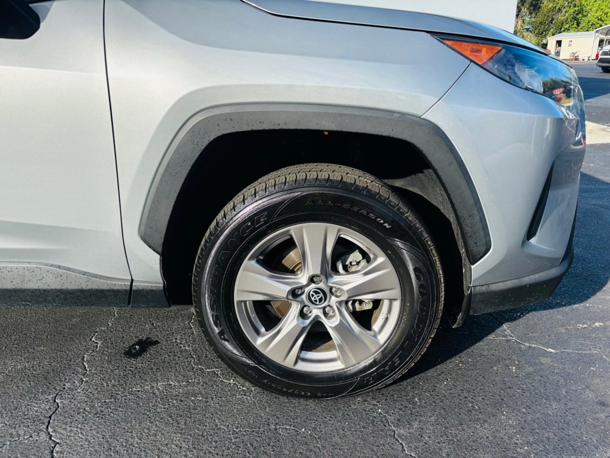 2022 Toyota RAV4 Hybrid LE photo 2