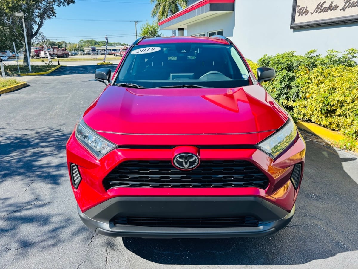 2019 Toyota RAV4 LE photo 2