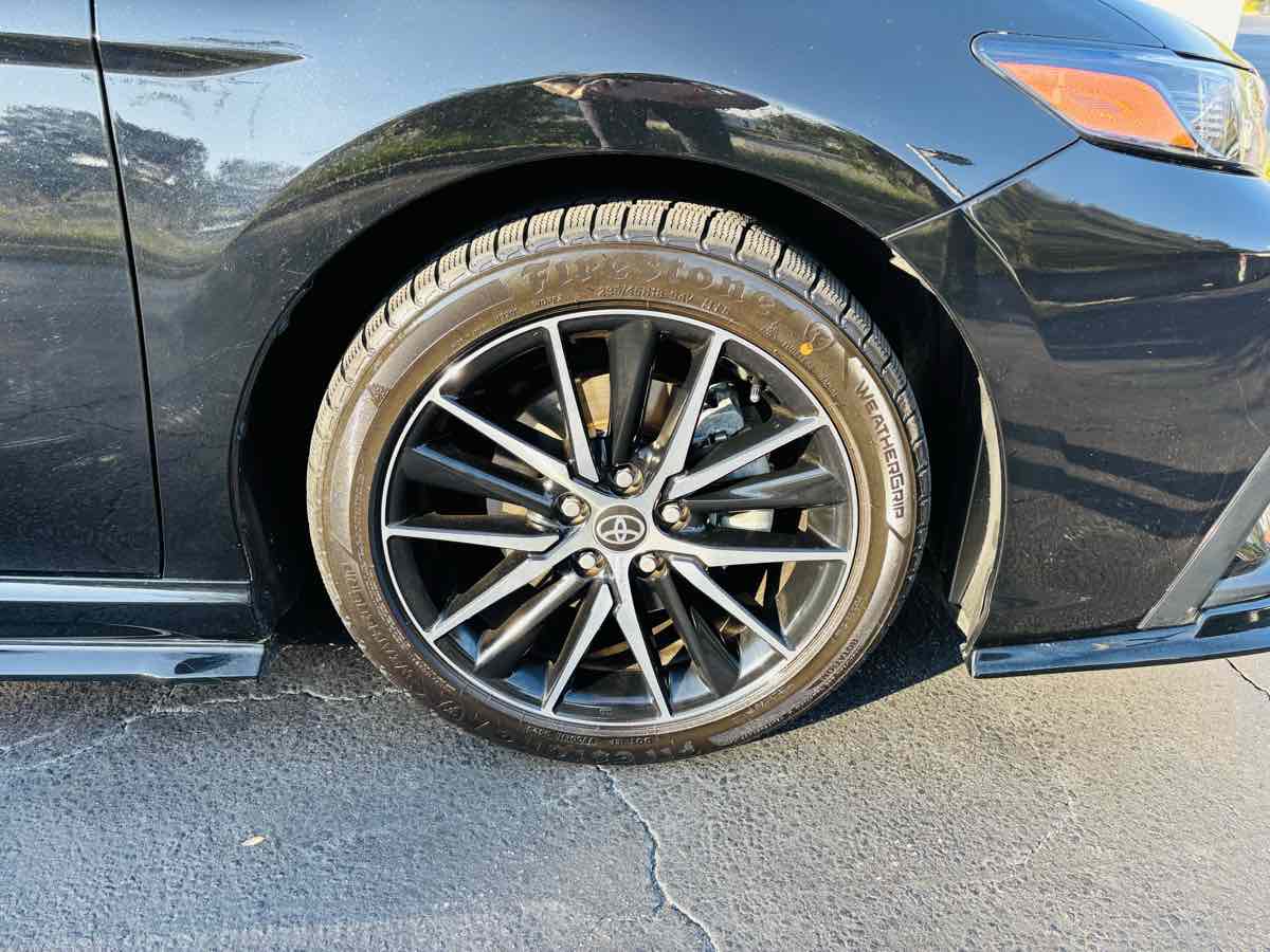 2022 Toyota Camry SE photo 2