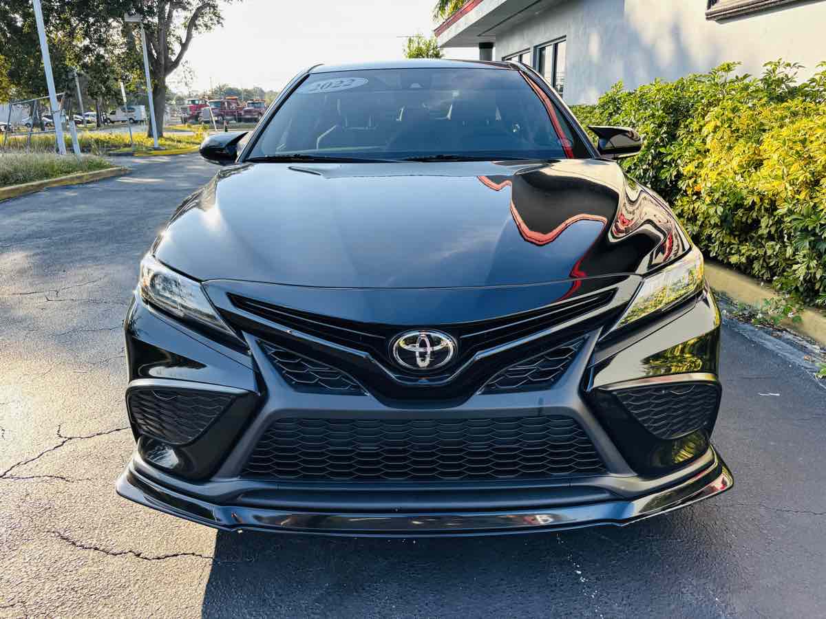 2022 Toyota Camry SE photo 3