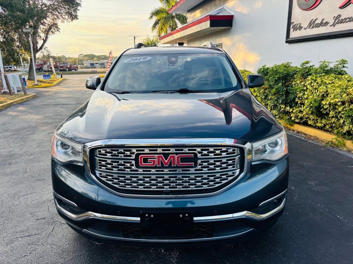 2019 Gmc Acadia Denali photo 2