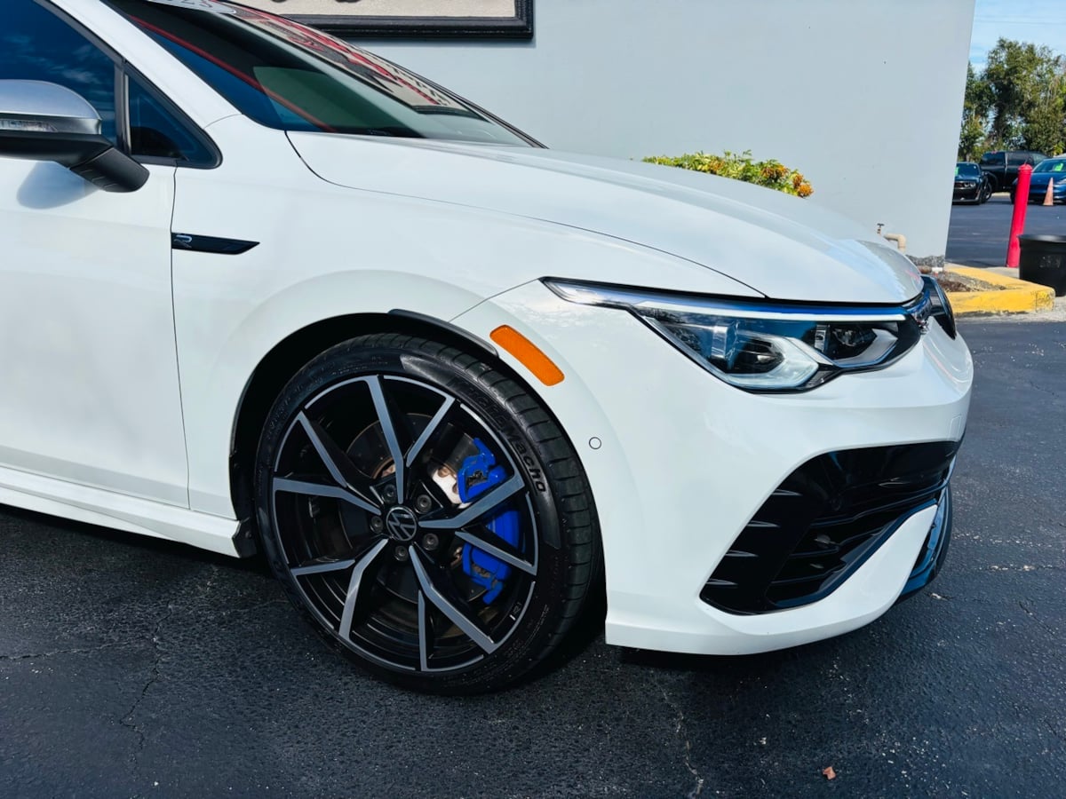 2023 Volkswagen Golf R photo 2