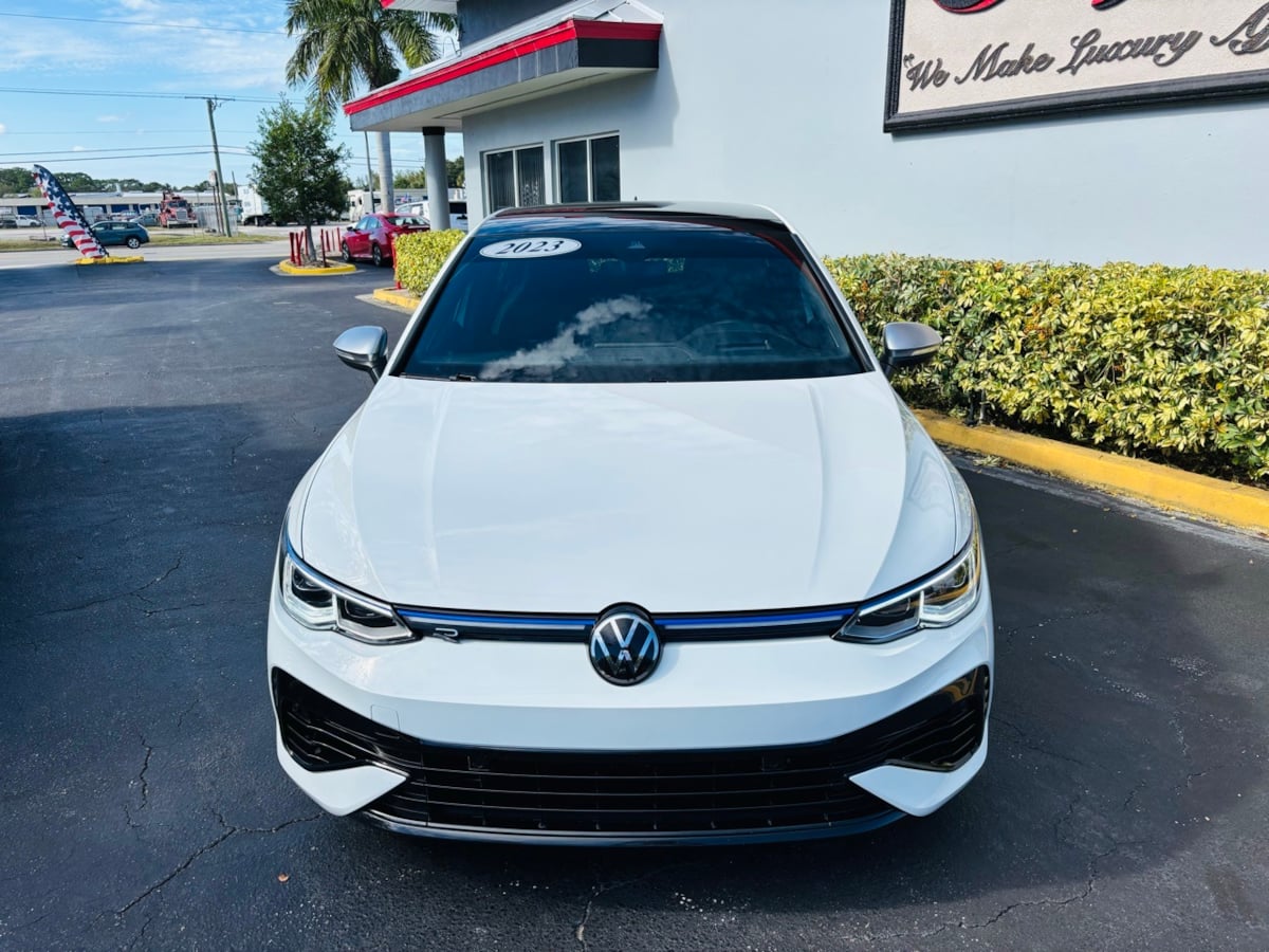 2023 Volkswagen Golf R photo 3