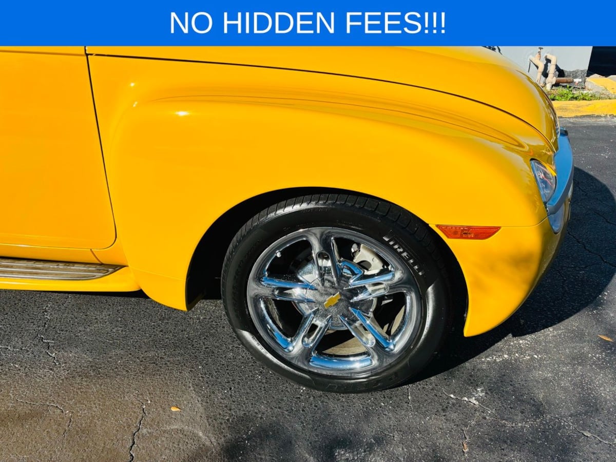 2005 Chevrolet SSR LS - Photo 2