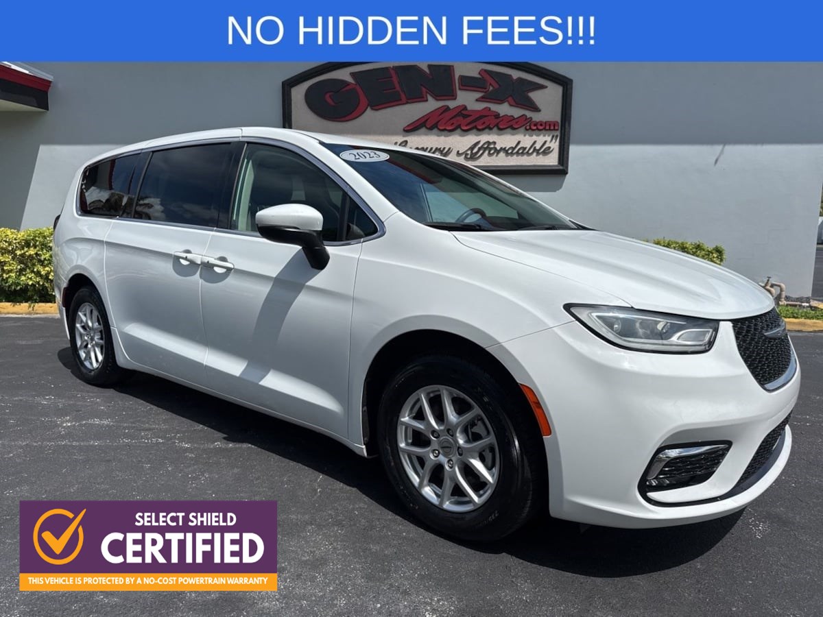 2023 Chrysler Pacifica Touring L's photo