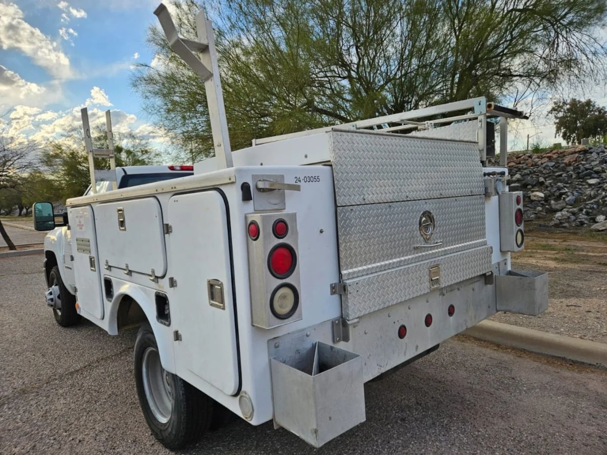 Photo 14 of this Chevrolet Silverado 3500HD