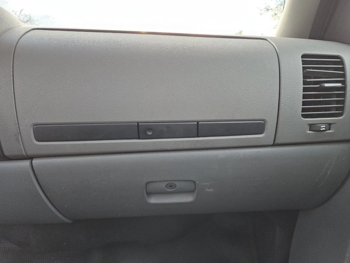Photo 24 of this Chevrolet Silverado 3500HD