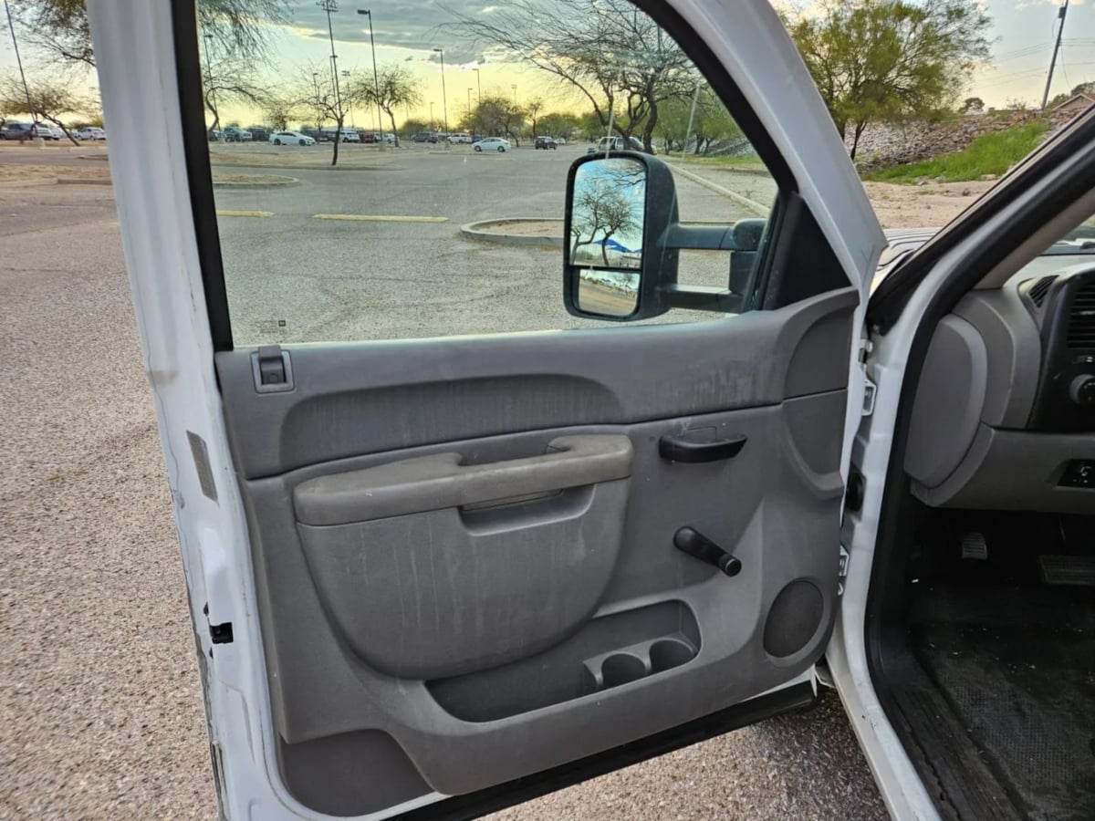 Photo 29 of this Chevrolet Silverado 3500HD