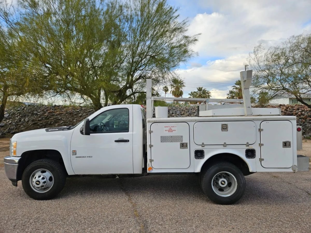 Photo 39 of this Chevrolet Silverado 3500HD
