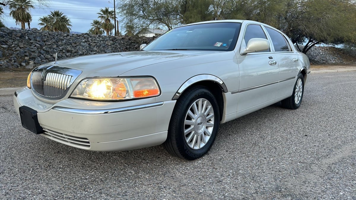 2004 Lincoln Town Car Ultimate