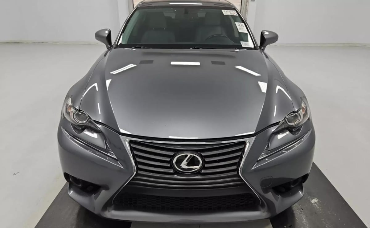 2015 Lexus IS 250 photo 2