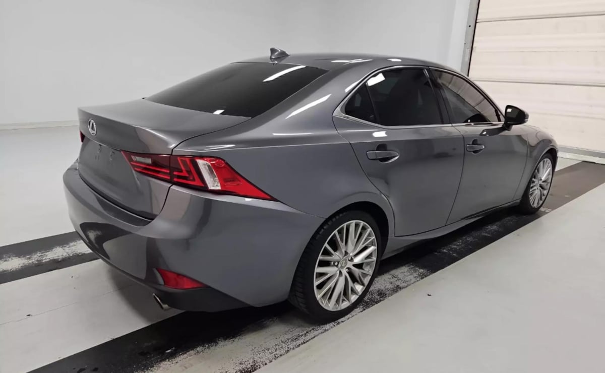 2015 Lexus IS 250 photo 4