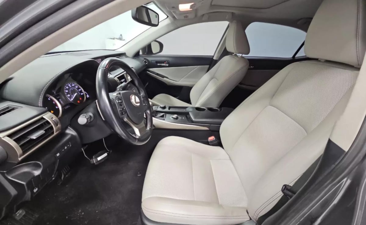 2015 Lexus IS 250 photo 6