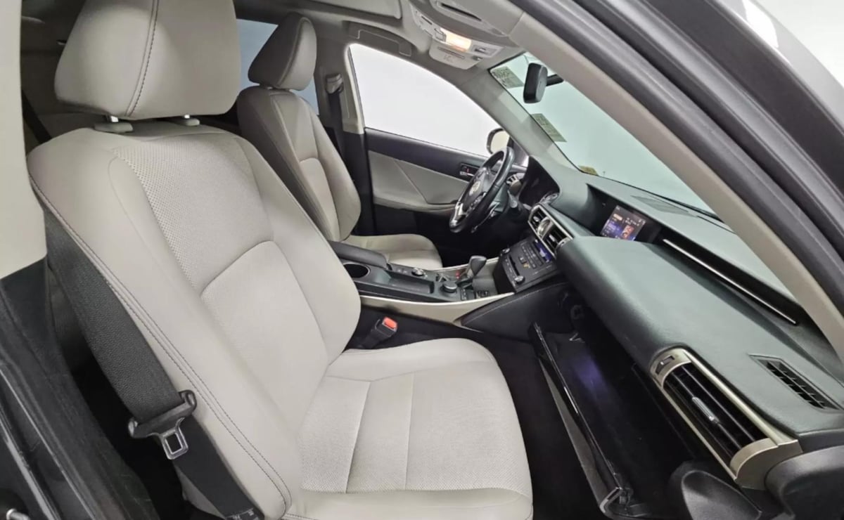 2015 Lexus IS 250 photo 7