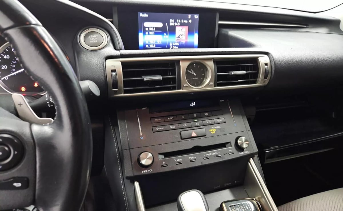 2015 Lexus IS 250 photo 9