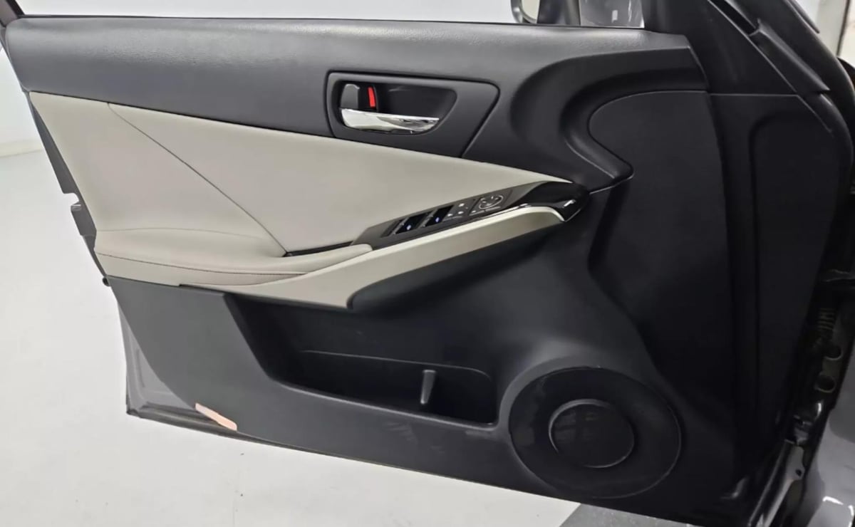 2015 Lexus IS 250 photo 10