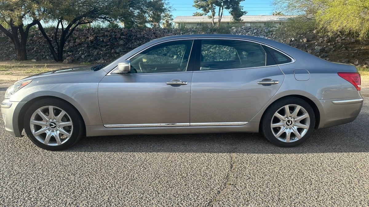 2013 Hyundai Equus Ultimate photo 2