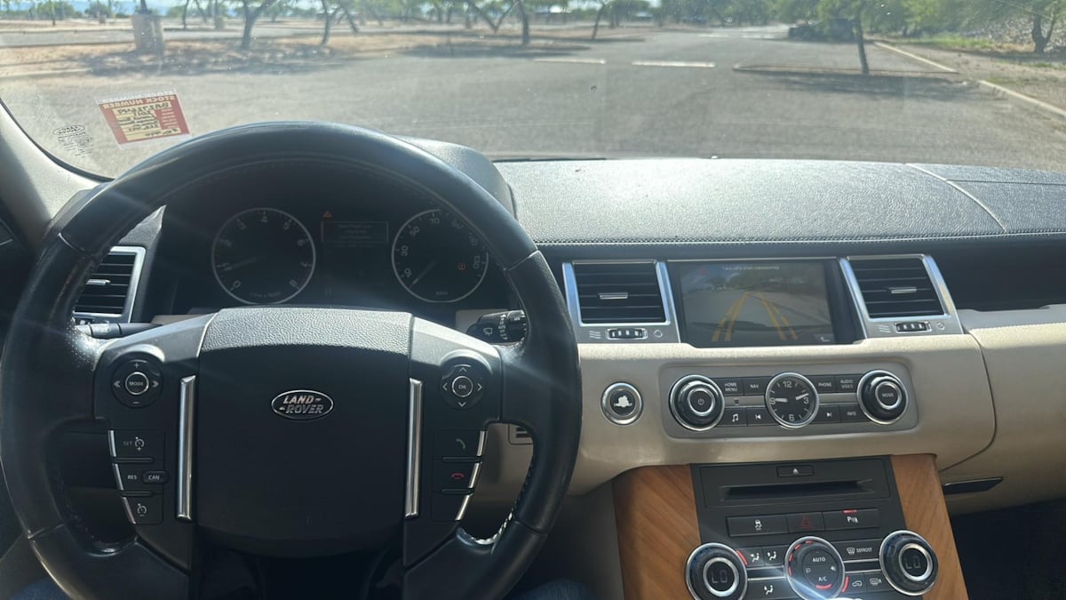 2011 Land Rover Range Rover Sport HSE photo 3