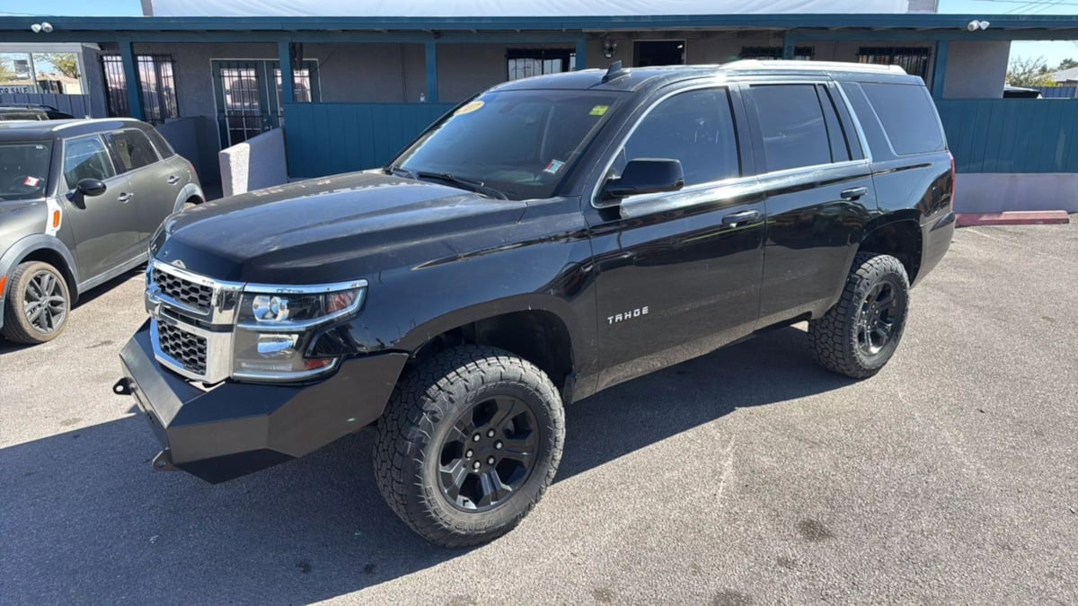 2019 Chevrolet Tahoe LS photo 2