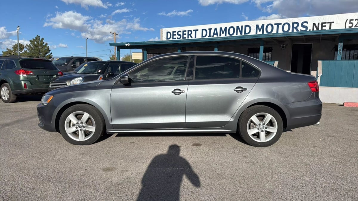 2011 Volkswagen Jetta TDI photo 3