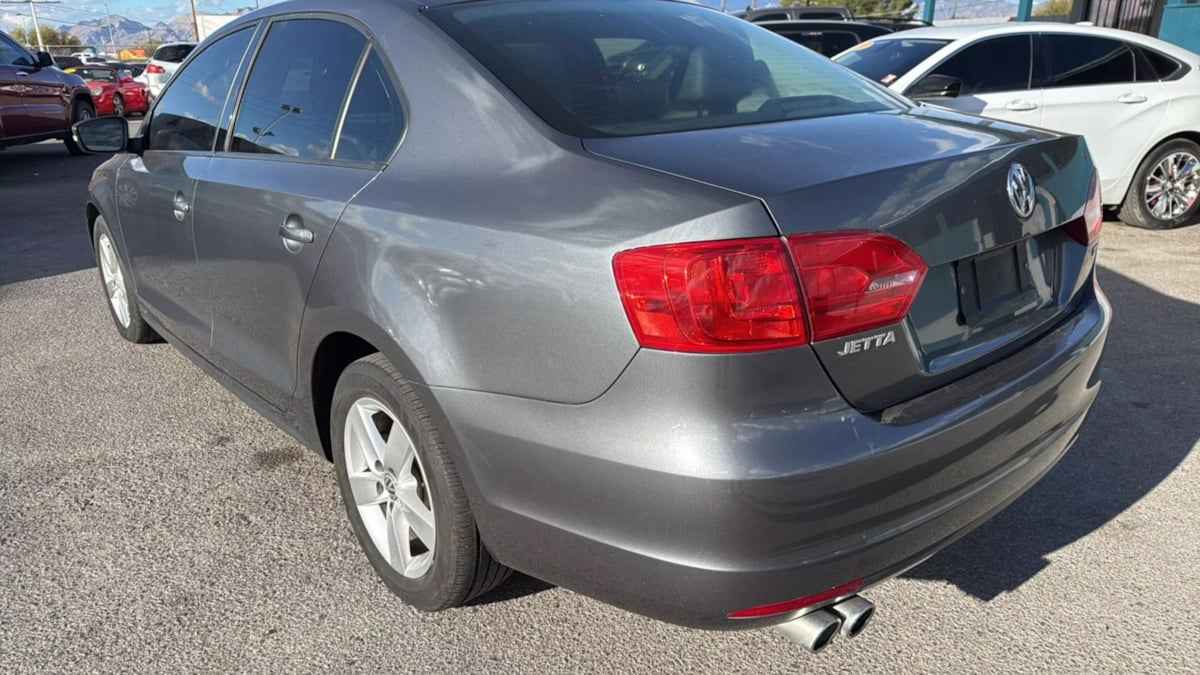 2011 Volkswagen Jetta TDI photo 4
