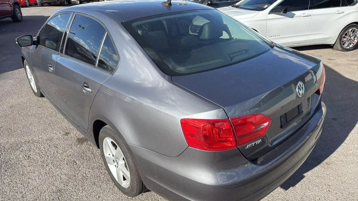 2011 Volkswagen Jetta TDI photo 5