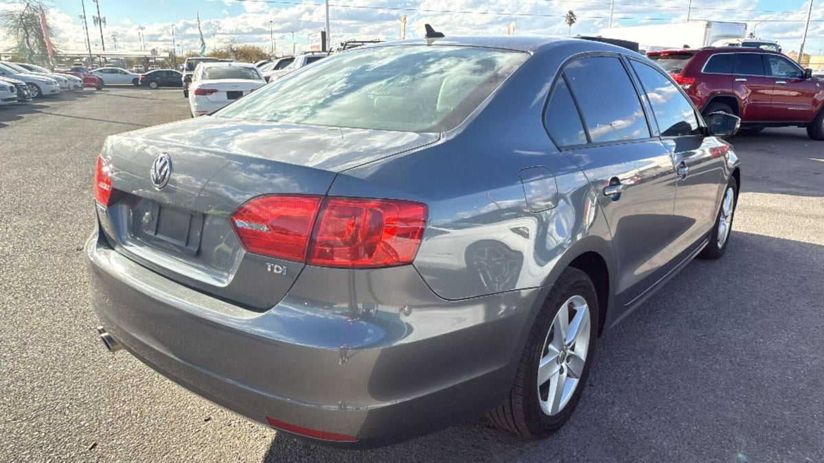 2011 Volkswagen Jetta TDI photo 9