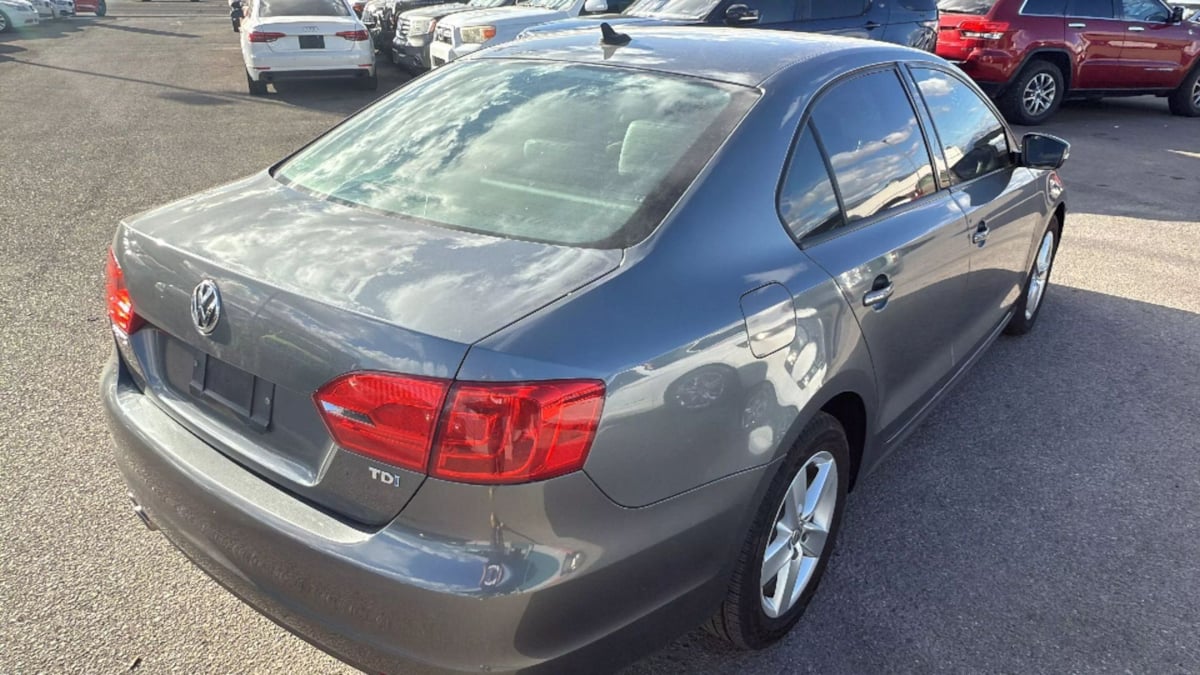 2011 Volkswagen Jetta TDI photo 10