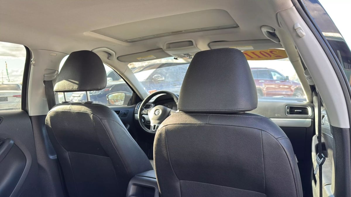 2011 Volkswagen Jetta TDI photo 15