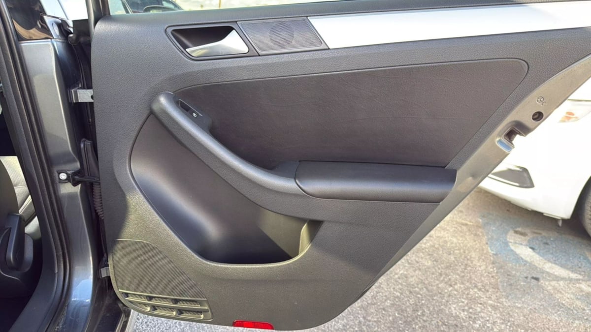 2011 Volkswagen Jetta TDI photo 17