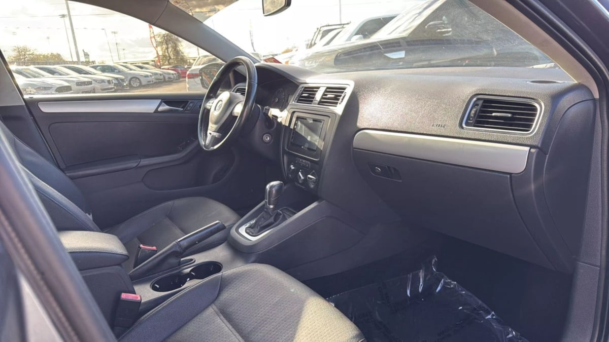 2011 Volkswagen Jetta TDI photo 18