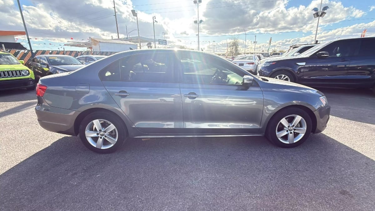 2011 Volkswagen Jetta TDI photo 21