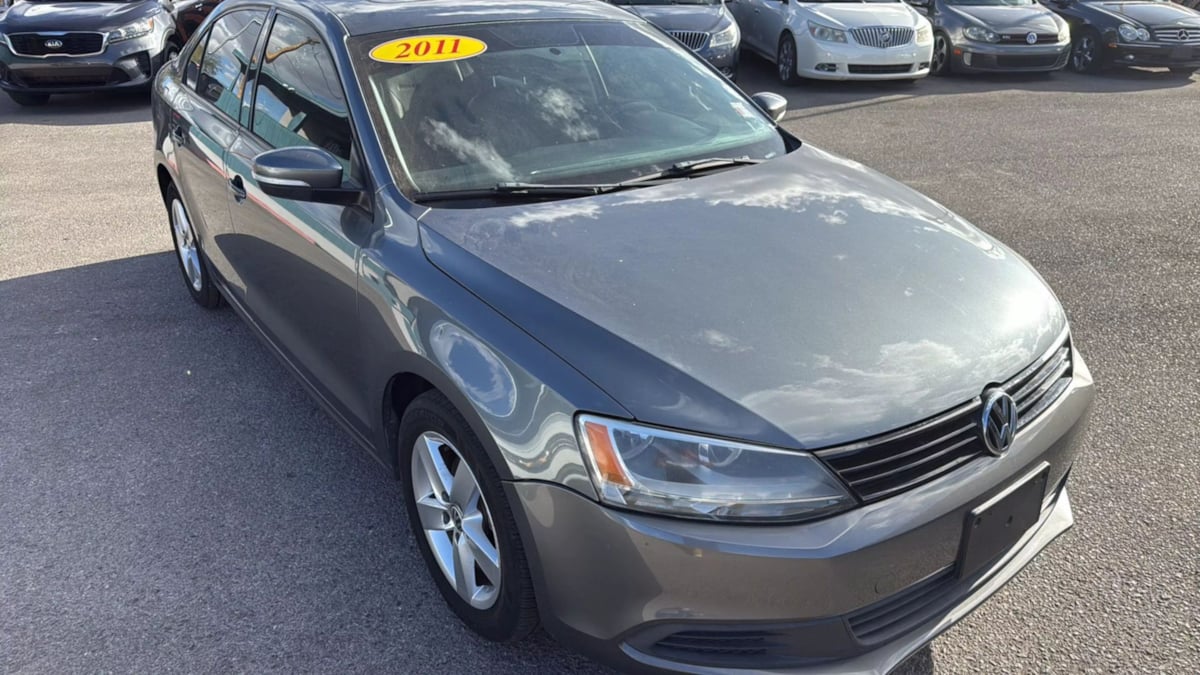 2011 Volkswagen Jetta TDI photo 23