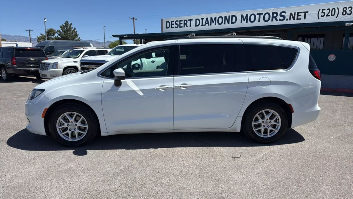 2020 Chrysler Voyager LXi photo 3