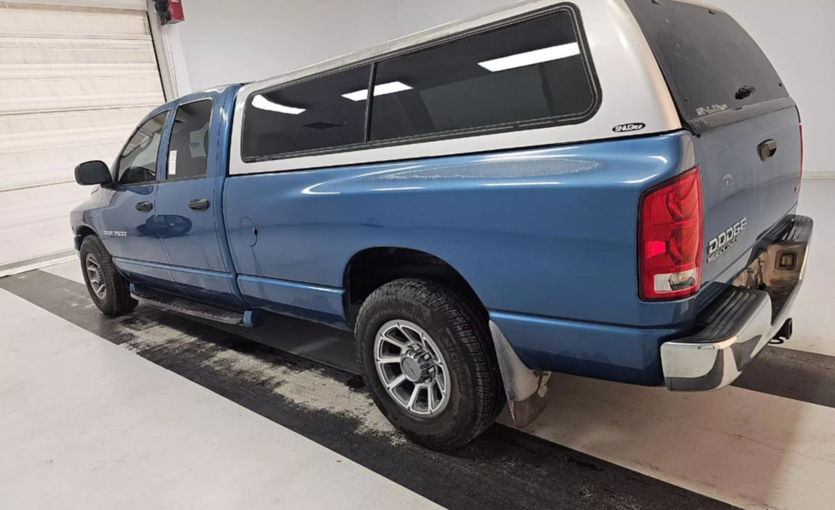 2004 Dodge Ram SLT photo 4