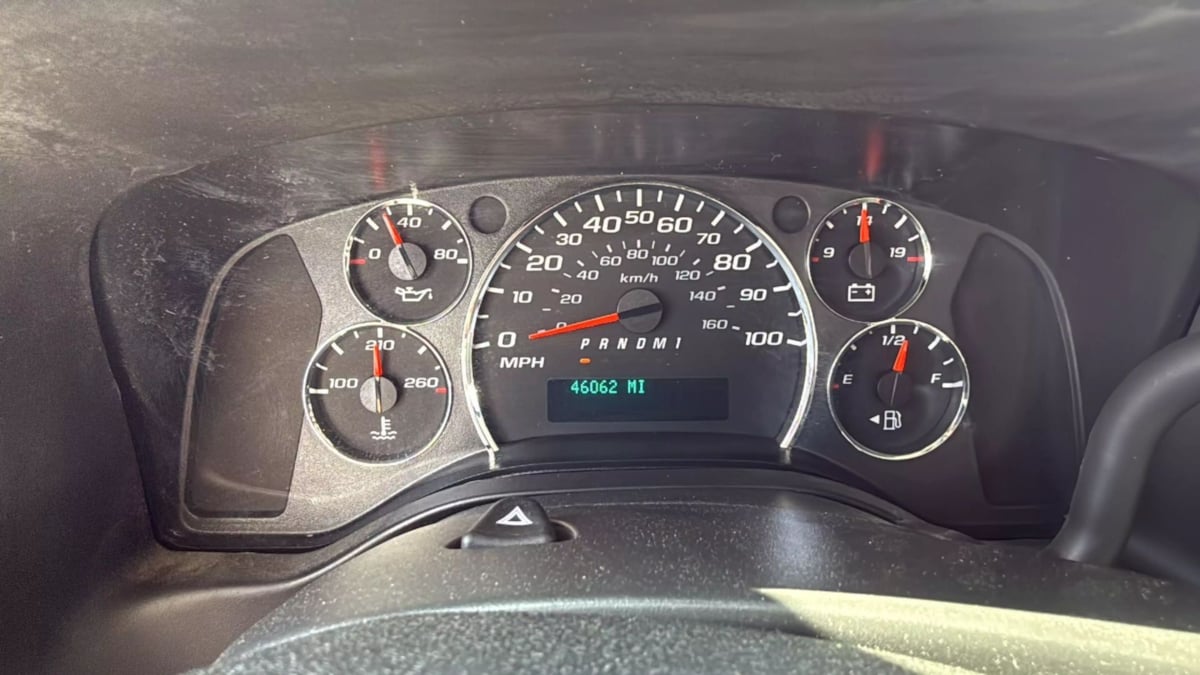 2012 Chevrolet Express Cutaway Work Van photo 4