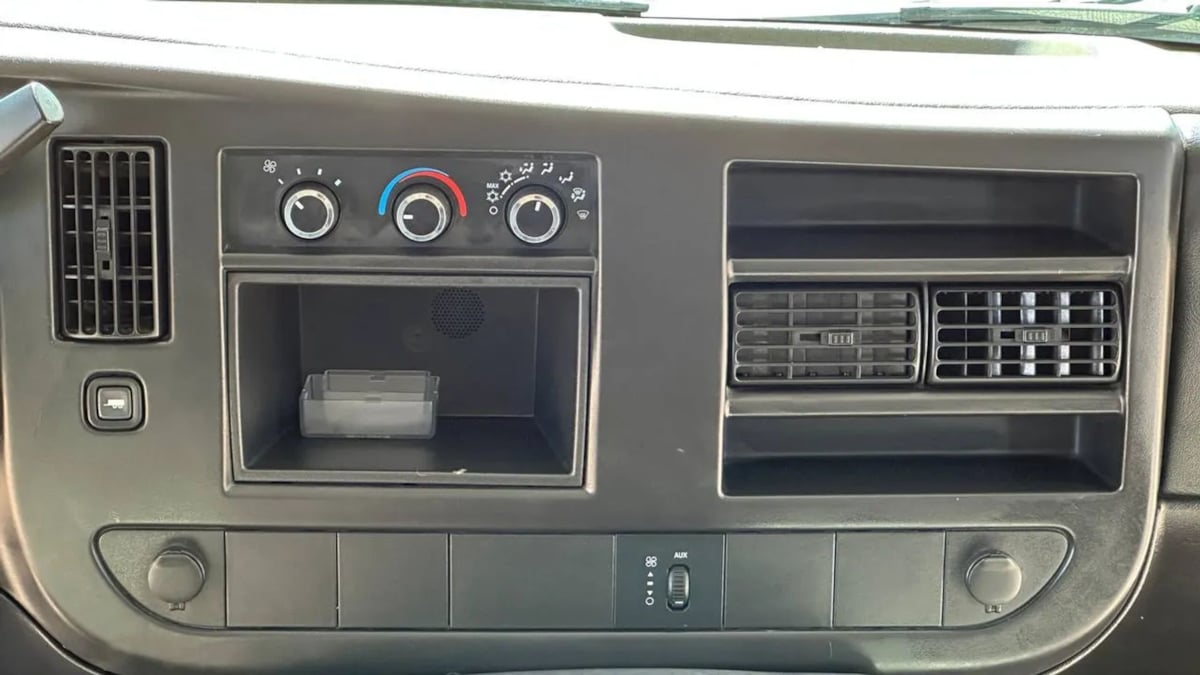 2012 Chevrolet Express G3500 - Photo 21