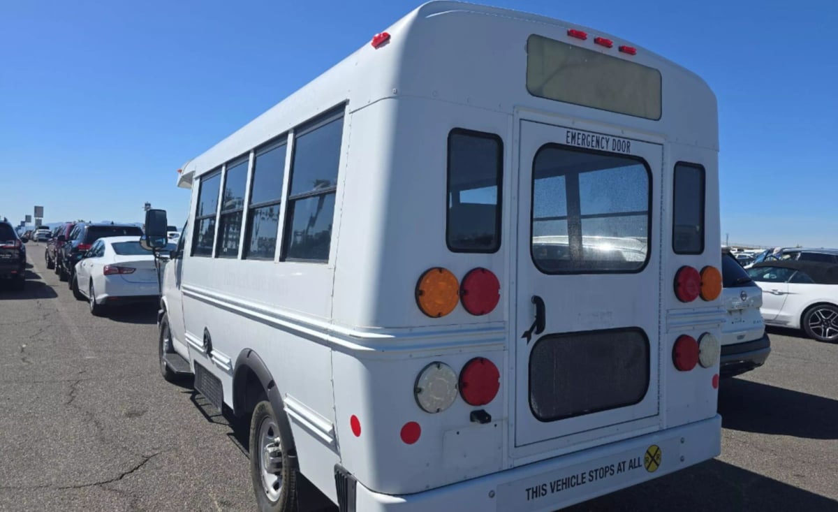 2012 Chevrolet Express Cutaway Work Van photo 4