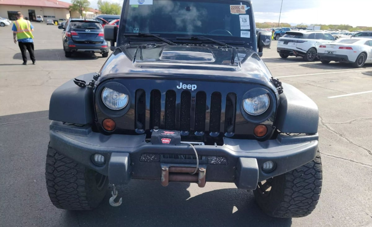 2012 Jeep Wrangler Unlimited Call of Duty: MW3 Edition photo 2